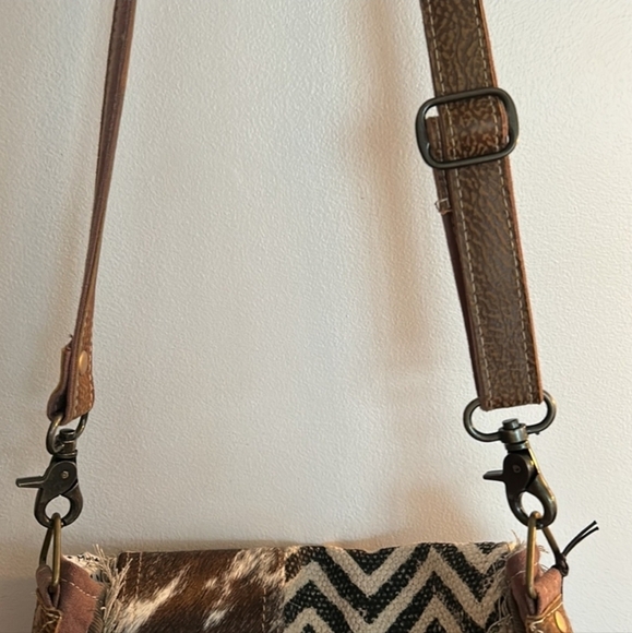Myra Handbag - Rug & Patches Design Shoulder Bag - Picture 3 of 4